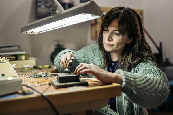 Où participer à un atelier de fabrication de bijoux en Écosse?